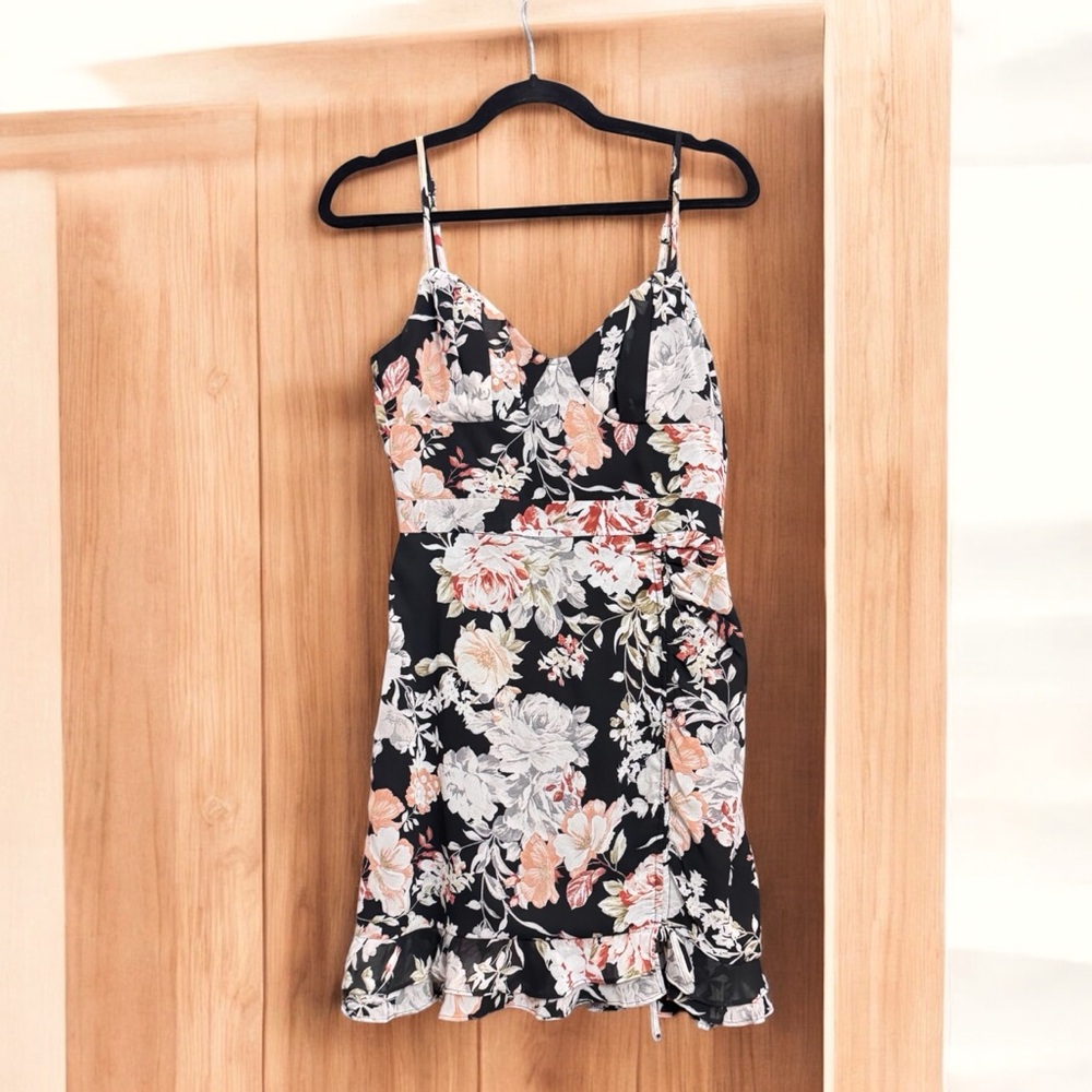 Lulus Outstanding Style Black Floral Ruched Drawstring
Mini Dress Size M - Picture 4 of 9